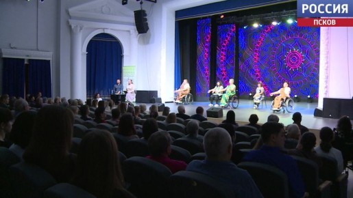 В Псковском городском культурном центре прошел концерт, приуроченный к Международному дню инвалидов