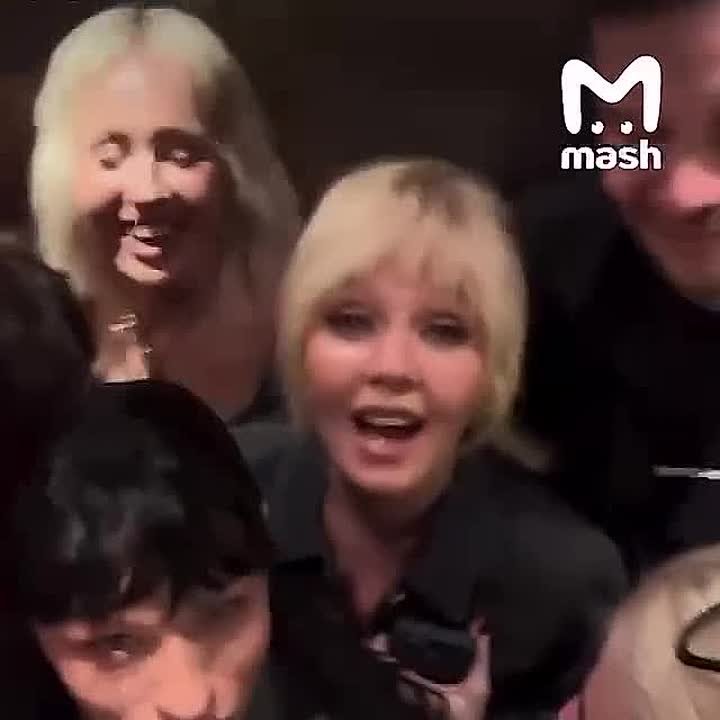 Клава Кока, Иосиф Пригожин, Валерия и Катя IOWA застряли в одном лифте Московского международного Дома музыки — вызволять звёзд пришлось лифтёрам