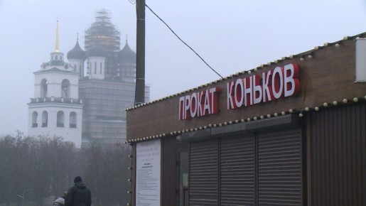 В Пскове начался монтаж городского катка