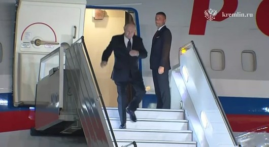 Объятия и совместные фото: Путин прибыл в Индию