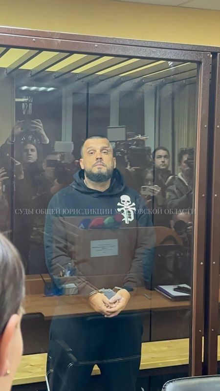 Основателя пыточного рехаба «Антонов Pro» Максима Антонова арестовали по обвинению в незаконном лишении свободы и жестоком обращении с людьми