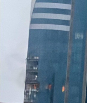 Ночью дрон попал в один из небоскребов в Грозном