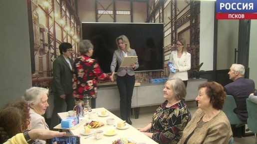 С днем добровольца поздравила сегодня волонтеров серебряного возраста сенатор Наталья Мельникова