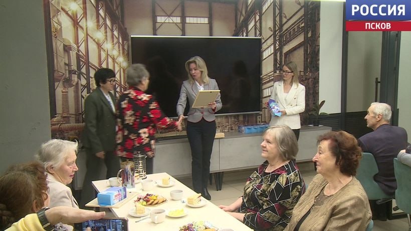 С днем добровольца поздравила сегодня волонтеров серебряного возраста сенатор Наталья Мельникова