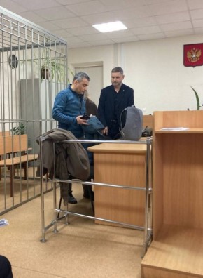 Суд по избранию меры пресечения зампредседателю партии "Яблоко" Льву Шлосбергу* начался