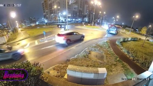 Автомобиль пролетел десятки метров над другими машинами в Румынии — после ДТП водитель просто ушел домой