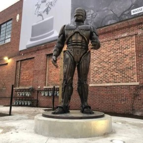 Трехметровый памятник Робокопу появился в Детройте