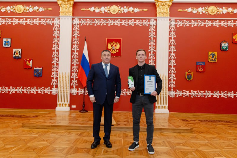 Полномочный представитель Президента РФ в СЗФО Игорь Руденя поздравил лучших футболистов, тренеров и судей юношеской футбольной лиги (ЮФЛ) с завершением сезона и вручил им награды Полномочный представитель Президента РФ в СЗФО Игорь Руденя поздравил лучших футболистов, тренеров и судей юношеской футбольной лиги (ЮФЛ) с завершением сезона и вручил им награды