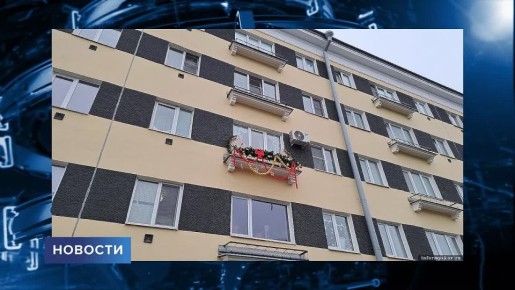 Новое украшение появилось на самом новогоднем окне Пскова