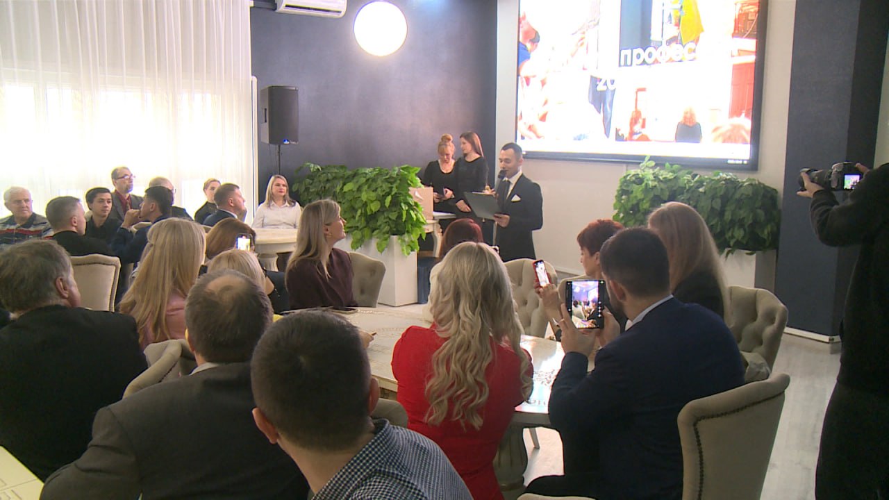 В Пскове наградили победителей и призеров конкурса "Лучший по профессии" В Пскове наградили победителей и призеров конкурса "Лучший по профессии"