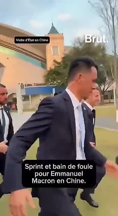 Сергей Мардан: В Китае Макрон почувствовал себя рок-звездой и бросился в толпу местных «фанатов»