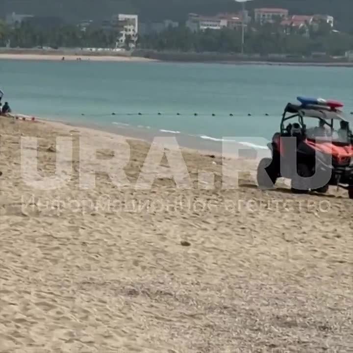 Мужчина зарезал троих людей на пляже в городе Санья