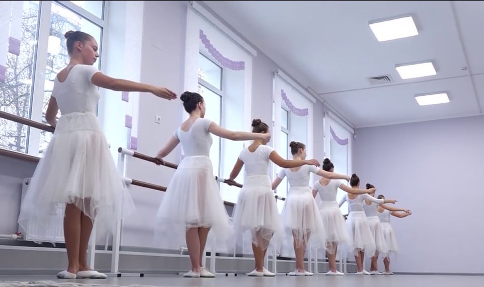 Государственная Дума приняла закон, согласно которому проживание и питание в интернатах федеральных школ искусств станут бесплатными