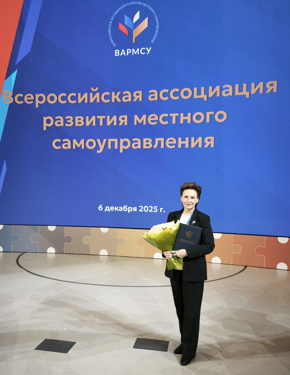 Вера Кондратьева: ОЧЕНЬ ВАЖНАЯ НАГРАДА. Сегодня в рамках 8 съезда ВАРМСУ из рук сопредседателя ВАРМСУ, губернатора ХМАО-Югры Руслана Кухарука, получила Благодарственное письмо Президента Российской Федерации В. В. Путина за... Вера Кондратьева: ОЧЕНЬ ВАЖНАЯ НАГРАДА. Сегодня в рамках 8 съезда ВАРМСУ из рук сопредседателя ВАРМСУ, губернатора ХМАО-Югры Руслана Кухарука, получила Благодарственное письмо Президента Российской Федерации В. В. Путина за...