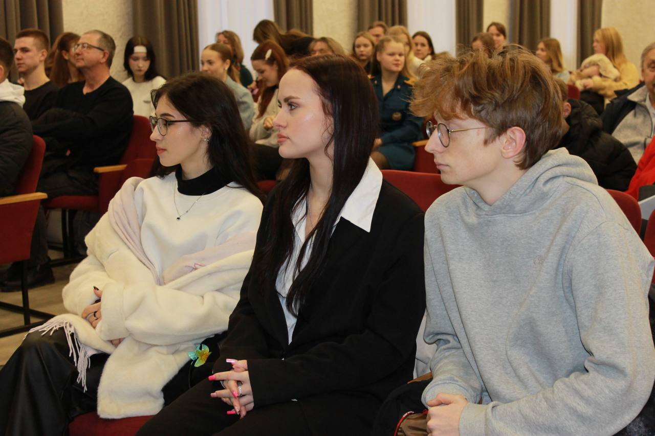 В минувшую субботу старший помощник прокурора области Рахиба Сулейманова приняла участие в X региональной научно-теоретической конференции «Реалии и перспективы конституционного права глазами молодежи» в Псковском филиале...