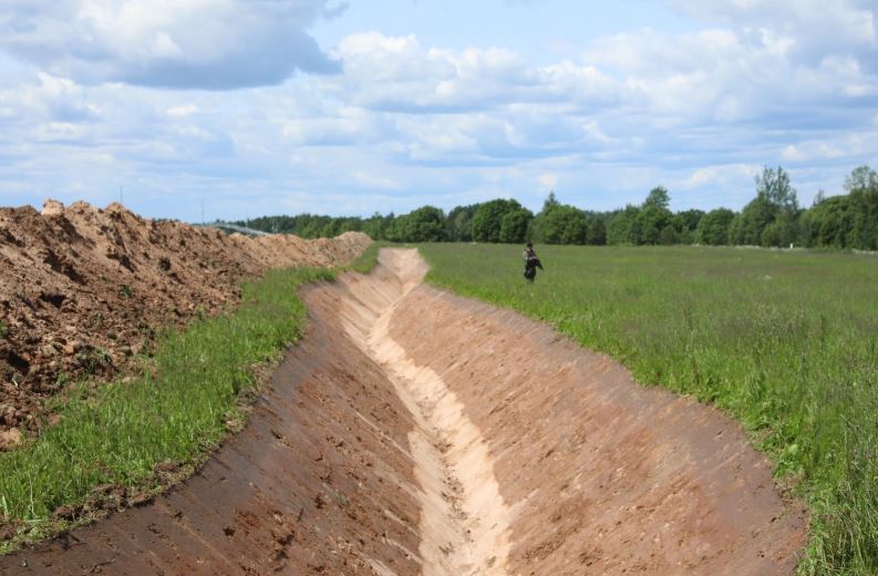 Строительство века. Эстония снова решила удивить мир: на границе с Россией вот-вот должны появиться долгожданные бункеры Строительство века. Эстония снова решила удивить мир: на границе с Россией вот-вот должны появиться долгожданные бункеры