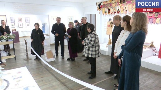 Жители региона могут увидеть уникальные предметы из собраний двух легендарных российских музеев - музея-заповедника "Абрамцево" и Музея МХАТ