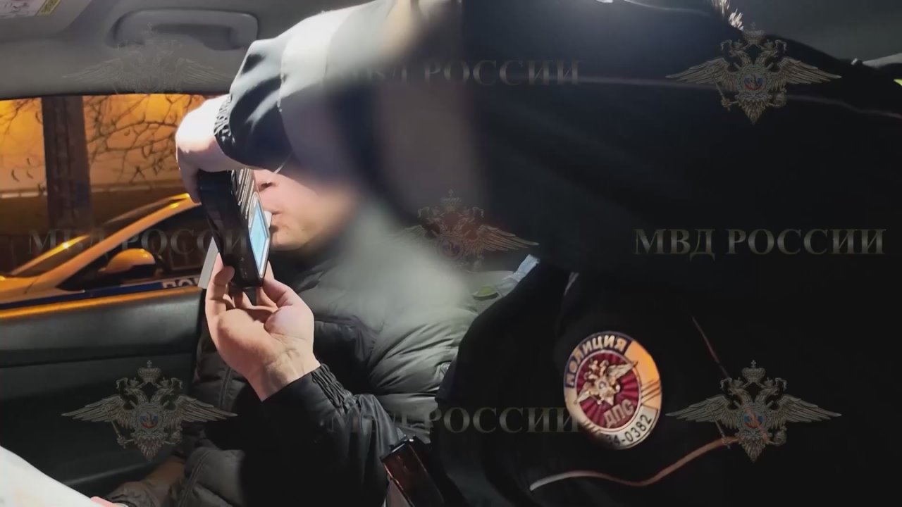 В Волгограде инспекторам ДПС со стрельбой пришлось гоняться за скорой помощью, которую угнал пьяный 22-летний местный житель