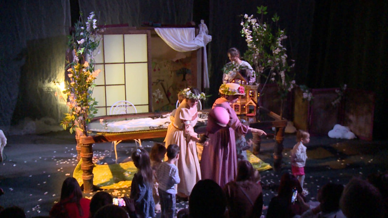 Сегодня в Пскове начался фестиваль для самых маленьких театралов - "Кроха-фест" Сегодня в Пскове начался фестиваль для самых маленьких театралов - "Кроха-фест"