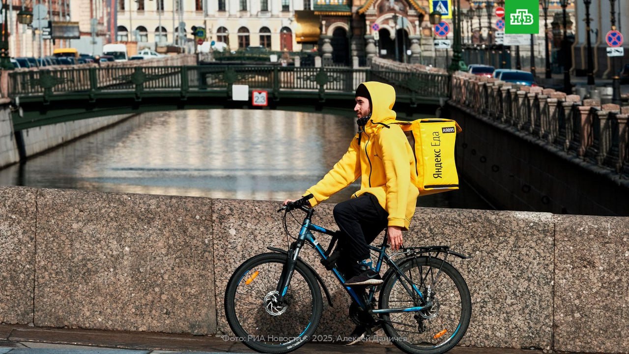 В Петербурге до 2027 года продлили запрет мигрантам работать в такси и доставке