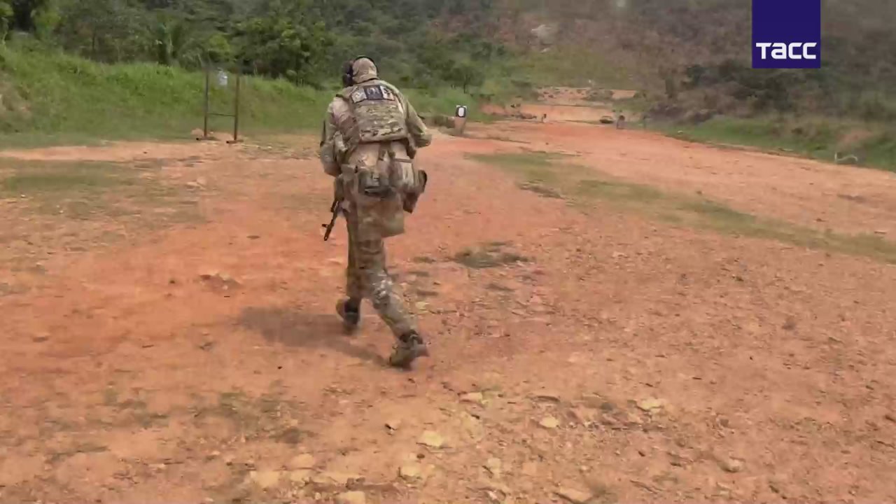 Половина российских инструкторов в ЦАР имеет опыт СВО, сообщил ТАСС командир взвода с позывным Зарядье