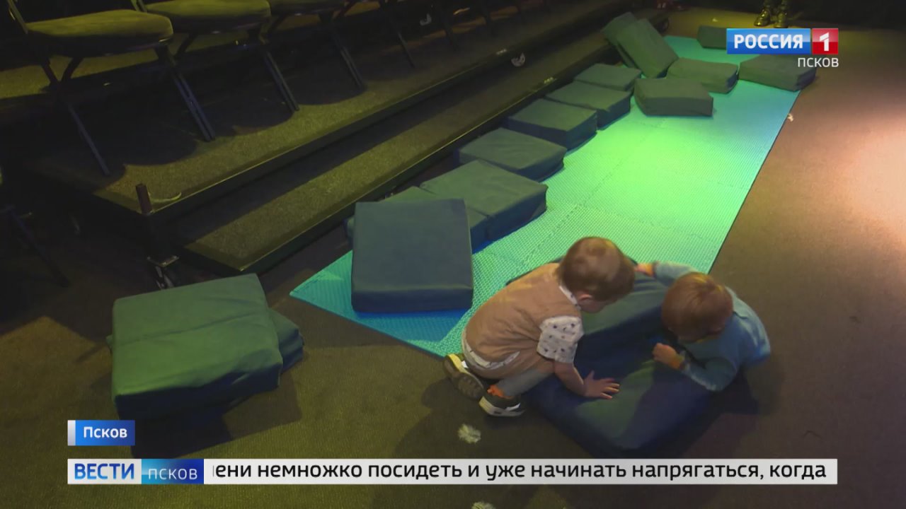 "Кроха-фест" продолжается и сегодня его пространство расширилось до спектаклей на Малой и Большой сценах Пушкинского театра