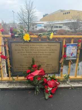 10 декабря 2025 года в Берлине состоялась торжественная церемония возложения цветов к мемориальной доске в память о советском сержанте Н.И.Масалове