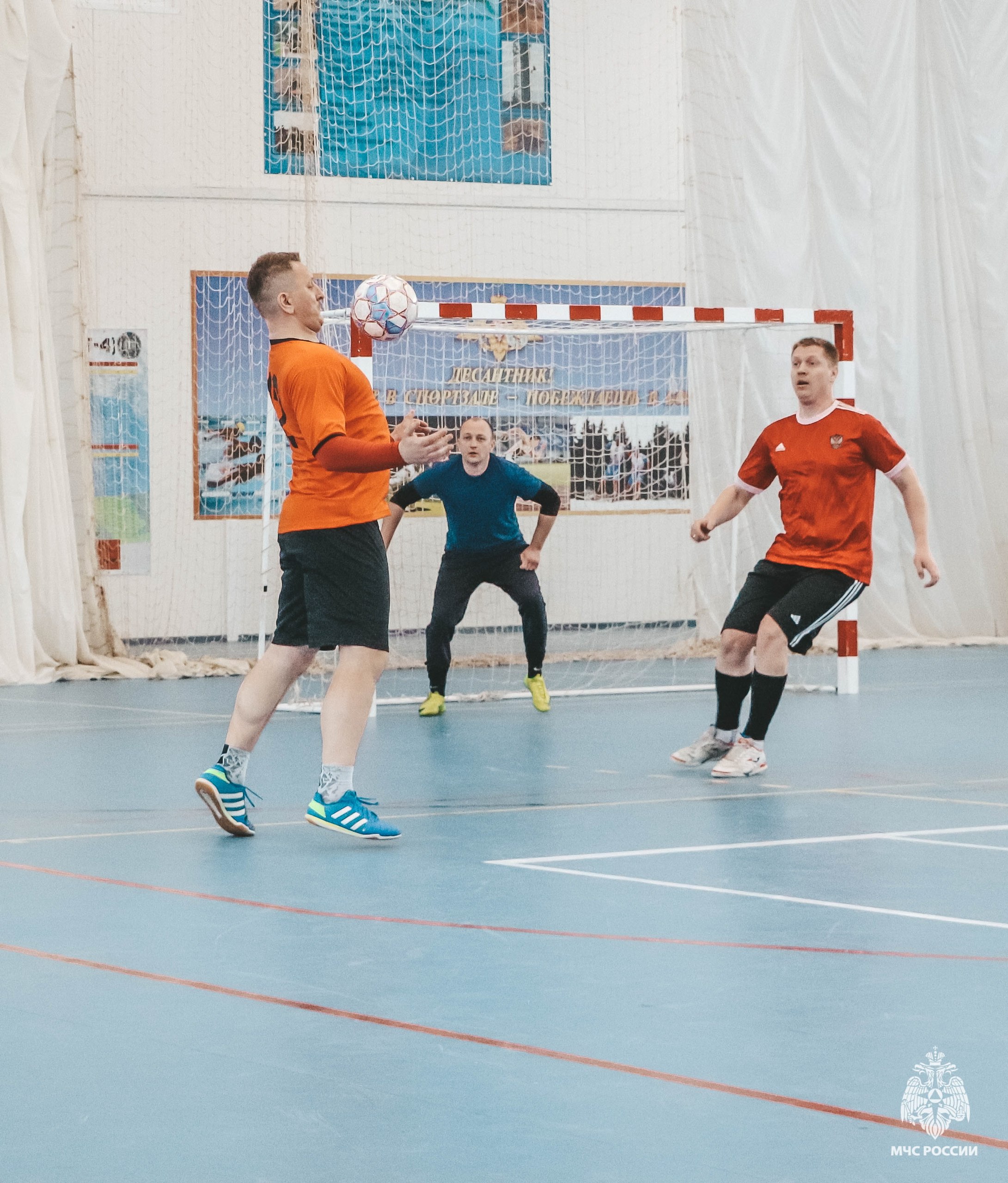 Всемирный день футбола. Каждый год 10 декабря мир отмечает особый день, посвящённый футболу — спорту, который объединяет людей разных возрастов и профессий Всемирный день футбола. Каждый год 10 декабря мир отмечает особый день, посвящённый футболу — спорту, который объединяет людей разных возрастов и профессий