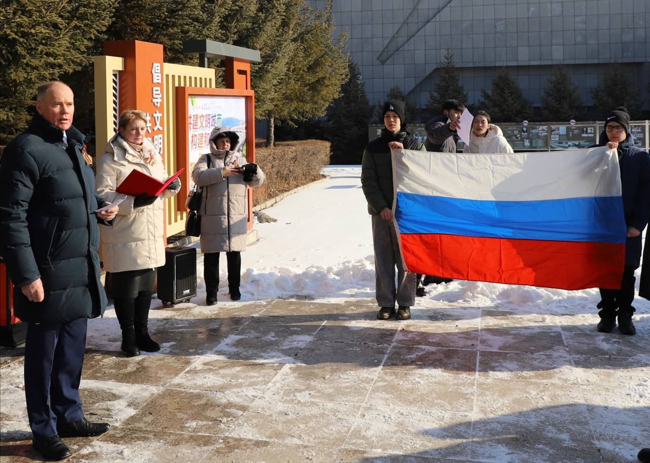 9 декабря на территории музея Дуннинского укрепрайона в городе Дуннин провинции Хэйлунцзян прошло памятное мероприятие, посвященное Дню Героев Отечества 9 декабря на территории музея Дуннинского укрепрайона в городе Дуннин провинции Хэйлунцзян прошло памятное мероприятие, посвященное Дню Героев Отечества