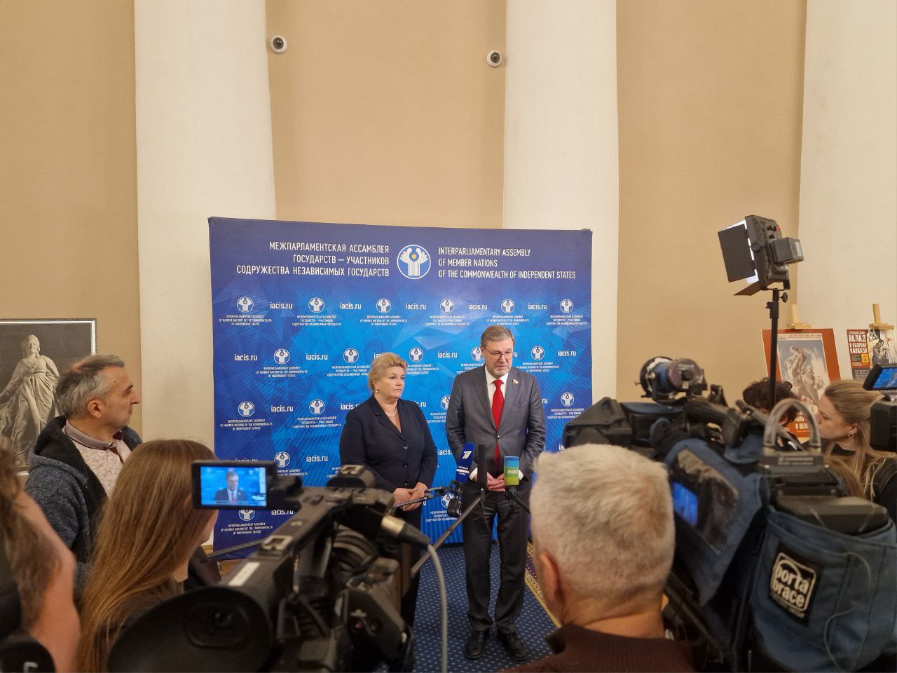 4 декабря в Таврическом дворце состоялось пленарное заседание, открывшее международную конференцию «Великая Отечественная война в коллективной памяти народов Содружества: к 80-летию Победы» 4 декабря в Таврическом дворце состоялось пленарное заседание, открывшее международную конференцию «Великая Отечественная война в коллективной памяти народов Содружества: к 80-летию Победы»