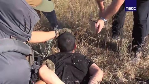 ФСБ накрыла банду, легализовавшую в России более 53 тысяч мигрантов