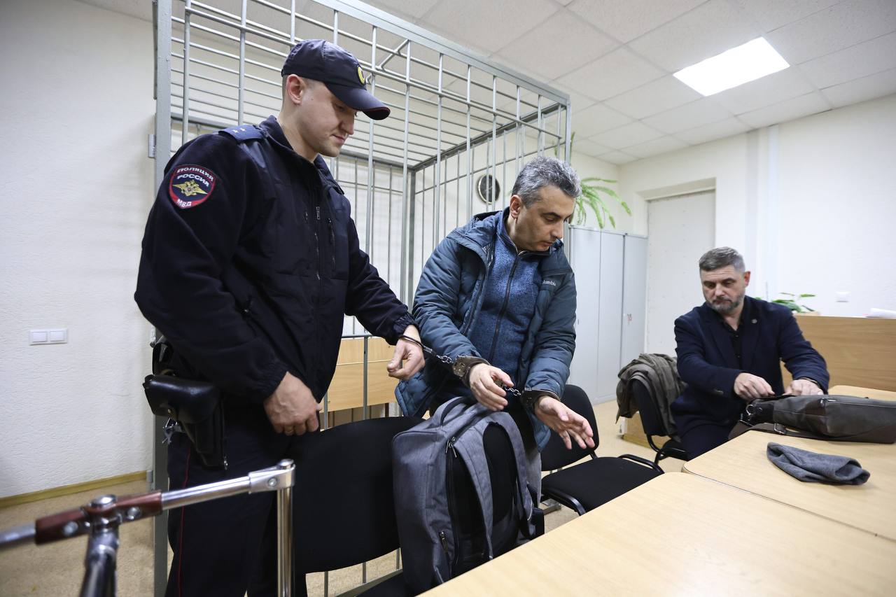 Дмитрий Шахов о заключении под стражу Льва Шлосберга*