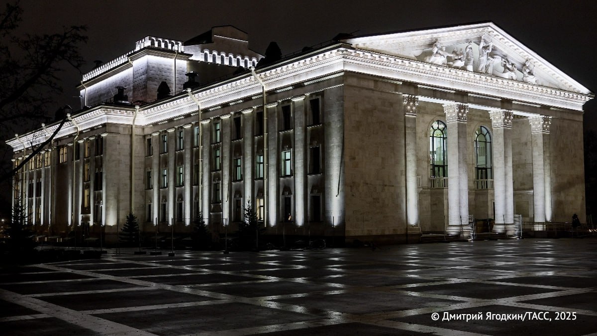 Восстановленный после подрыва "Азовом"* Мариупольский драмтеатр откроют до Нового года Восстановленный после подрыва "Азовом"* Мариупольский драмтеатр откроют до Нового года