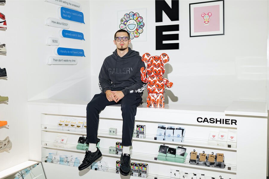 Кроссовочного блогера Никиту Ефремова* приговорили к трём годам условки с испытательным сроком три года из-за переводов экстремистскому и запрещённому ФБК