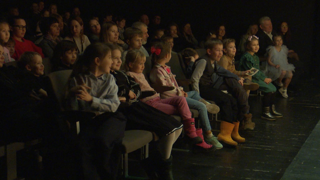 "Кроха-фест" продолжается и сегодня его пространство расширилось до спектаклей на Малой и Большой сценах Пушкинского театра "Кроха-фест" продолжается и сегодня его пространство расширилось до спектаклей на Малой и Большой сценах Пушкинского театра