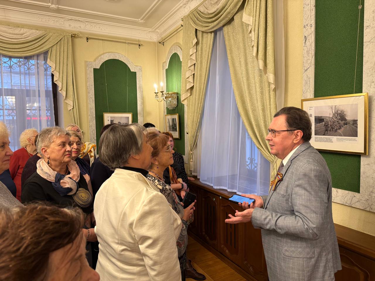 9 декабря в Генеральном консульстве России в Бресте состоялась встреча с активистами организации соотечественников, приуроченная ко Дню Героев Отечества 9 декабря в Генеральном консульстве России в Бресте состоялась встреча с активистами организации соотечественников, приуроченная ко Дню Героев Отечества