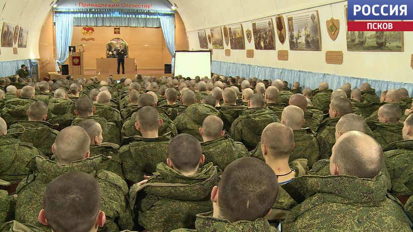 Встречу с военнослужащими Псковского соединения ВДВ провел писатель Виктор Николаев Встречу с военнослужащими Псковского соединения ВДВ провел писатель Виктор Николаев