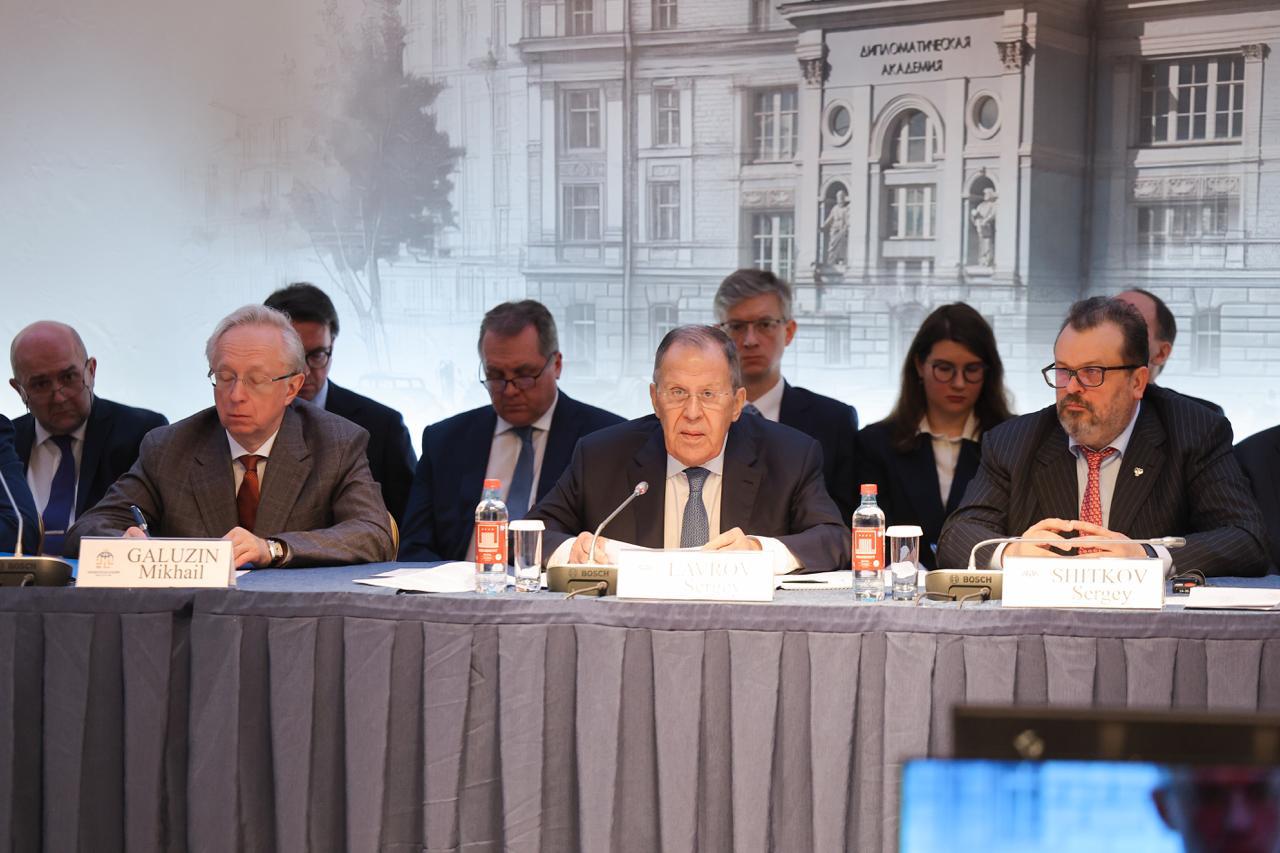 11 декабря Министр иностранных дел Российской Федерации С.В.Лавров выступил на «круглом столе» по теме «Украинский кризис. Дипломатия и перспективы урегулирования», организованном Дипломатической академией МИД России, в...