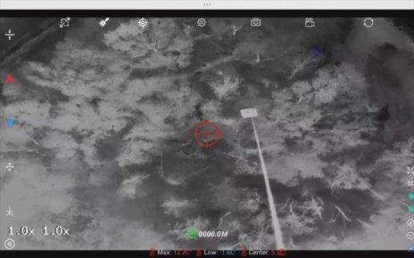 Операторы тяжелых гексакоптеров "Мангас группировки войск "Восток" ВС РФ обеспечивают доставку боеприпасов, воды и провизии нашим штурмовикам на передовую