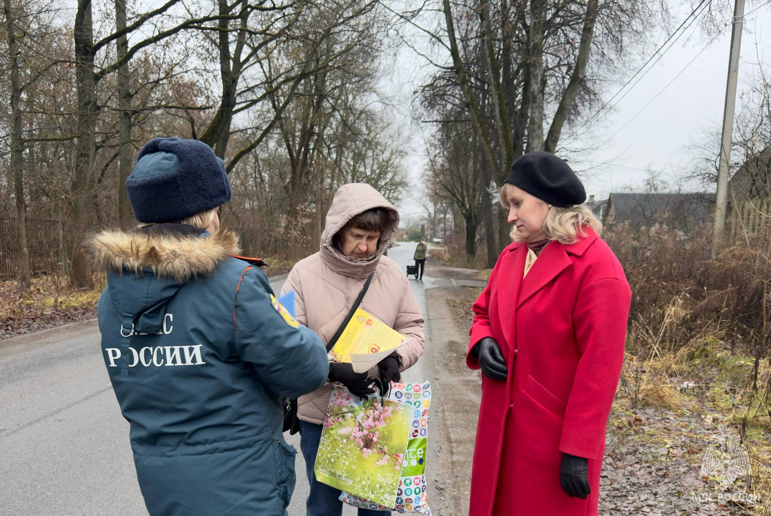 #Профилактика. Сегодня на территории областного центра сотрудником Главного управления и представителем Администрации г. Пскова проведён профилактический рейд по предотвращению пожаров в жилом секторе #Профилактика. Сегодня на территории областного центра сотрудником Главного управления и представителем Администрации г. Пскова проведён профилактический рейд по предотвращению пожаров в жилом секторе