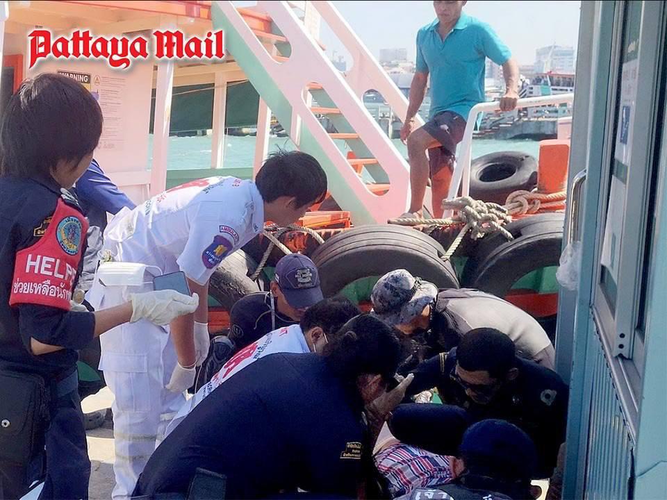 60-летняя россиянка чуть не лишилась ноги, застряв между паромом и пирсом в Таиланде 60-летняя россиянка чуть не лишилась ноги, застряв между паромом и пирсом в Таиланде