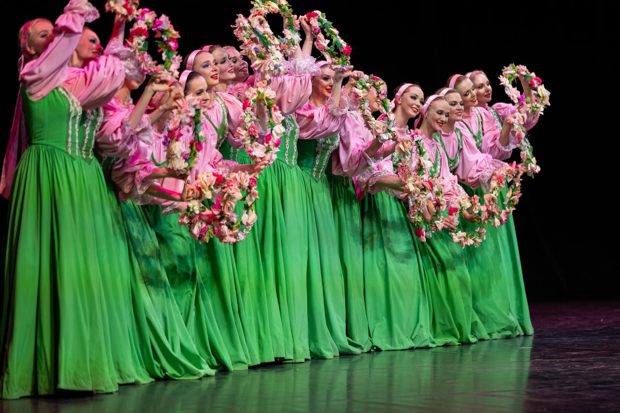 Русское хореографическое чудо — ансамбль «Березка» — отмечает 70-летие первых гастролей в Китае Русское хореографическое чудо — ансамбль «Березка» — отмечает 70-летие первых гастролей в Китае
