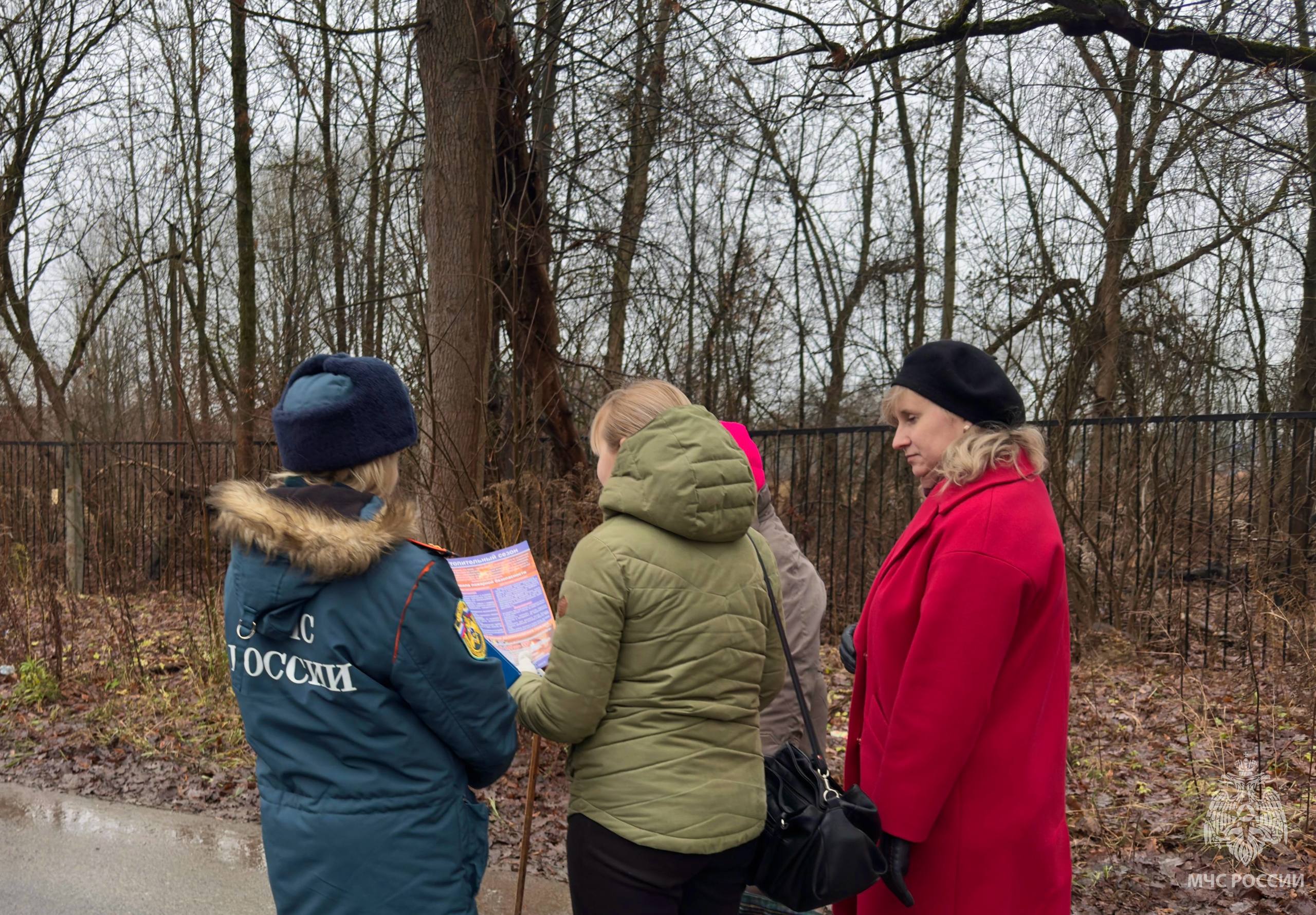 #Профилактика. Сегодня на территории областного центра сотрудником Главного управления и представителем Администрации г. Пскова проведён профилактический рейд по предотвращению пожаров в жилом секторе #Профилактика. Сегодня на территории областного центра сотрудником Главного управления и представителем Администрации г. Пскова проведён профилактический рейд по предотвращению пожаров в жилом секторе