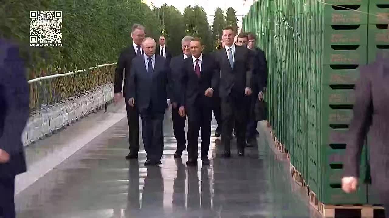 Почти 869 тысяч обращений уже поступило на прямую линию с Владимиром Путиным, сообщили в Кремле