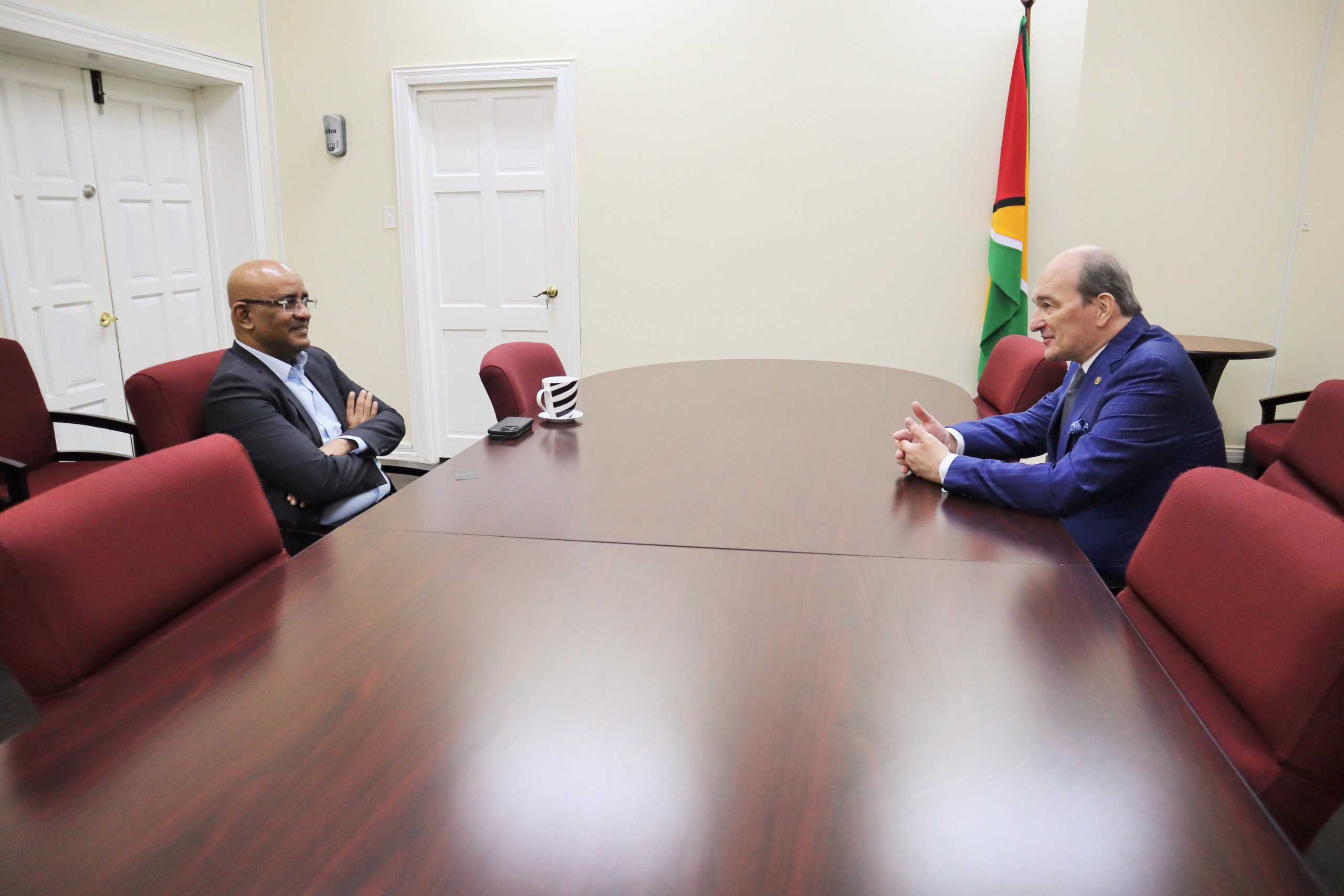 9 декабря с.г. Посол России А.А.Прицепов нанёс визит вежливости Вице-президенту Гайаны Б.Джагдео 9 декабря с.г. Посол России А.А.Прицепов нанёс визит вежливости Вице-президенту Гайаны Б.Джагдео