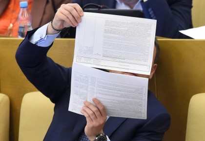 «Цифровой контроль»: Чиновников хотят освободить от ежегодных деклараций о доходах