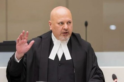 Московский городской суд заочно приговорил прокурора Международного уголовного суда Карима Хана (он на фото) к 15 годам лишения свободы, еще восемь представителей МУС получили сроки от 3,5 до 15 лет, сообщила Генпрокуратура