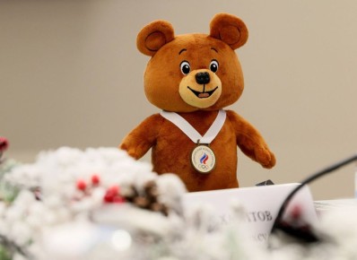 Олимпийский Мишка вернулся: министр спорта Дегтярёв показал новый талисман сборной России