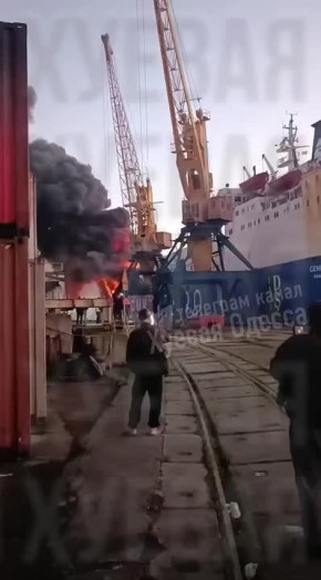 Видео из Одесского порта после прилета ракет
