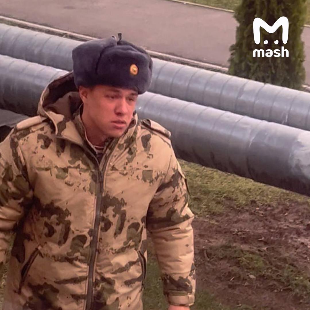 Повара дивизии оперативного назначения им. Дзержинского отправили на гауптвахту за съёмку Макана, курящего в неположенном месте Повара дивизии оперативного назначения им. Дзержинского отправили на гауптвахту за съёмку Макана, курящего в неположенном месте